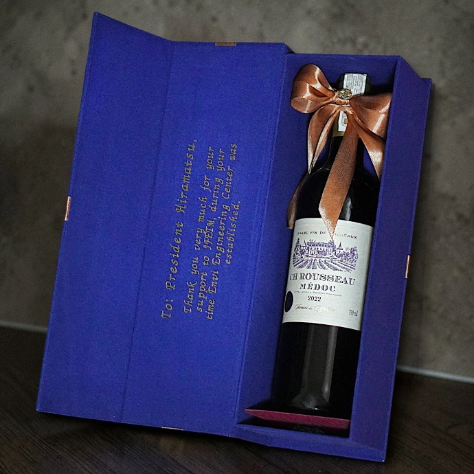 Regular and Customized Liquor and Wine Bottle Packaging by Squizzy