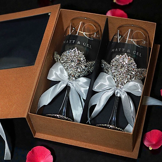 Custom Wedding Glassware & Tableware by Squizzy